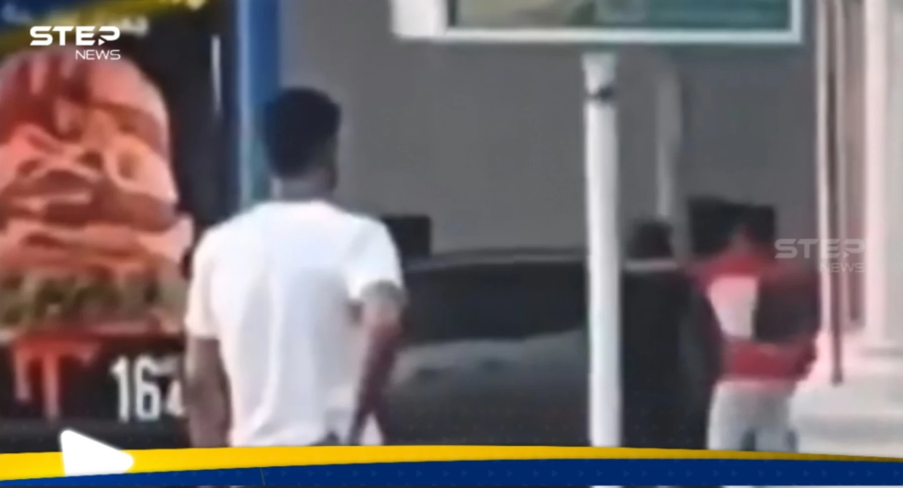فيديو لـ شاب مصري يركل فتاة بقوة يثير ضجة ويحرك السلطات