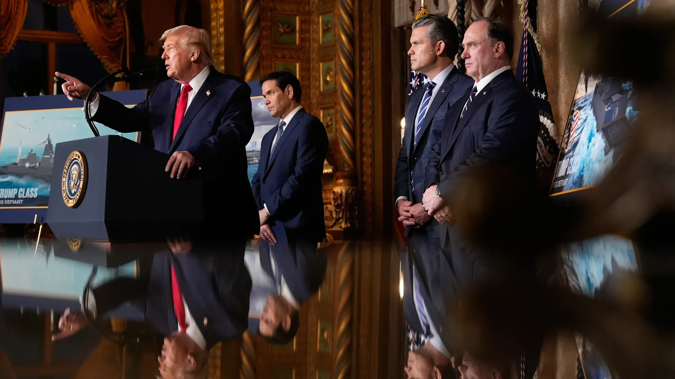 ترامب يعلن بناء أكبر سفينة حربية في العالم تحمل اسمه وتعزز التفوق البحري الأمريكي