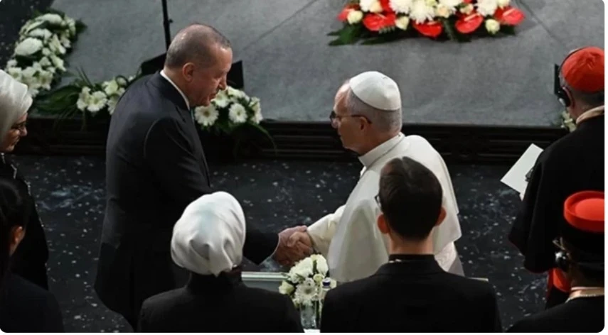 أردوغان يستقبل بابا الفاتيكان وتحذير من حرب عالمية ثالثة 