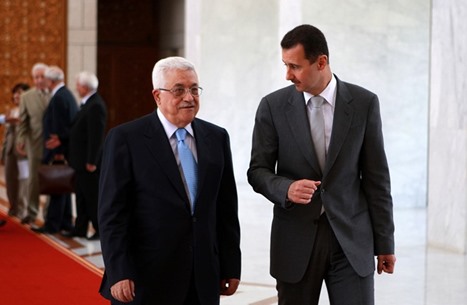الأسد يهدي محمود عباس مصحفاً مكتوباً بماء الذهب.. ويستلم منه هذه الهدية