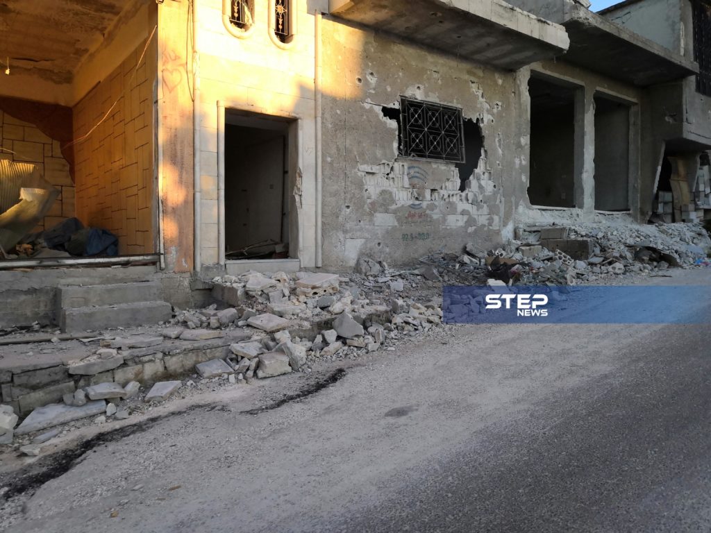 آثار قصف نظام الأسد وحليفته روسيا بالصواريخ العنقودية على مدينة كفرنبل بريف إدلب