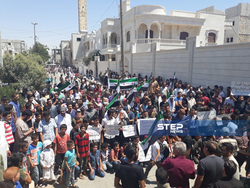 مظاهرات شعبية في ريف حلب الشرقي للتضامن مع إدلب