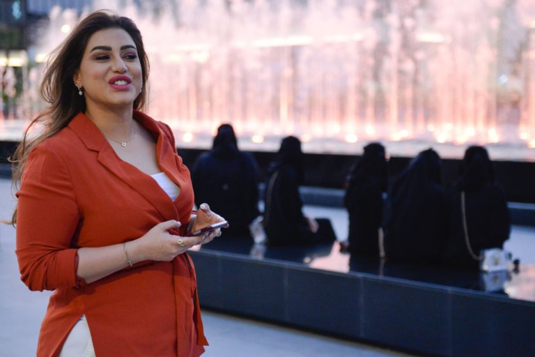 سعوديات يتجولن من دون عباءة في الرياض