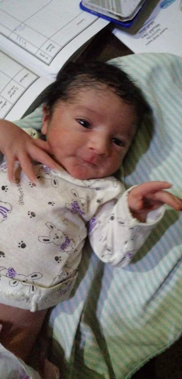 بالفيديو والصور|| العثور على طفل حديث الولادة بحاوية قمامة بإدلب.. وهكذا كانت ردة فعل الأهالي