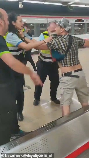 بالفيديو|| إذا ممرت بـ إسبانيا فاحذر خلع الكمامة.. هكذا تتصرف الشرطة هناك مع من لا يرتديها