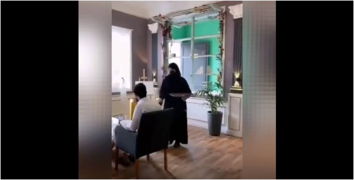 نادلات في مقهى سعودي لأول مرّة بالمملكة والسلطات تتخذ إجراءات سريعة (فيديو)