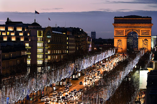 Tourisme à Paris - Rue des Champs-Élysées