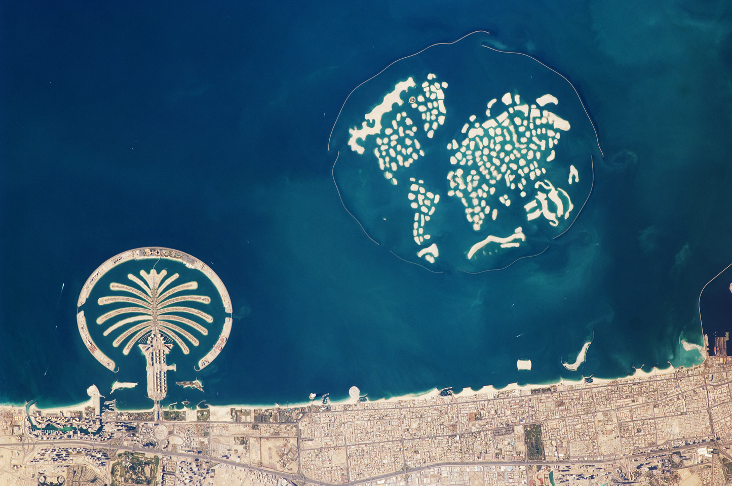 السياحة في دبي - جزر العالم و نخلة الجميرا