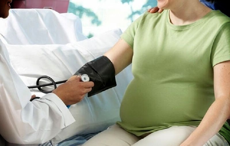 أعراض ارتفاع ضغط الدم أثناء الحمل. 