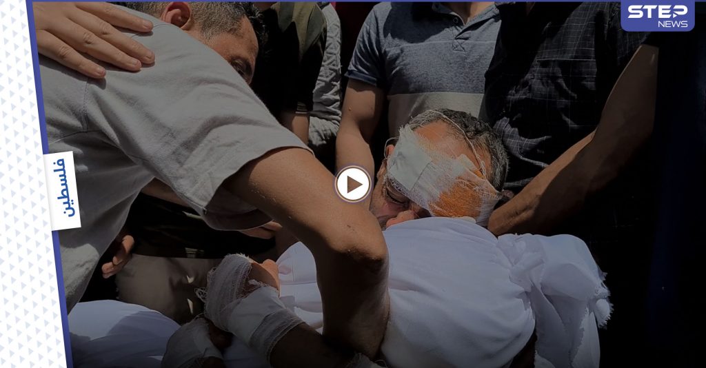 مشهد مؤثر || أب يودع أطفاله بالدموع بعدما خرج من تحت أنقاض منزله في مدينة غزة 