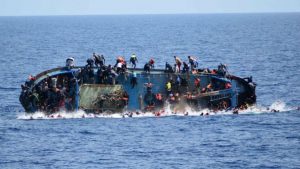 مقتل أربعة أشخاص بغرق سفينة إندونيسية