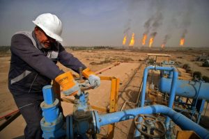 قطاع النفط يتداعى كما الكهرباء... وزير النفط العراقي يكشف قراراتٍ خطيرةً اتخذتها شركات التنقيب الأجنبية