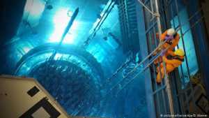 دولة أوروبية توقف تشغيل مفاعل نووي بسبب تسرب مادة خطيرة نتيجة اجتياح الفيضانات لأراضيها