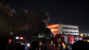 حريق يندلع بسياج مستشفى جنوب العراق وفرق الدفاع تسيطر على الوضع قبل فوات الأوان