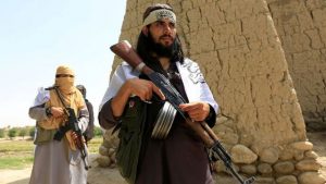 معارك ضارية لـ طالبان على تخوم مزار شريف وأمريكا تقترب من إبرام صفقة حول أفغانستان