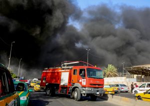 اندلاع حريق هائل في جامعة عراقية بالكوت عاصمة محافظة واسط وفرق الدفاع تعمل على إخماده (فيديو)