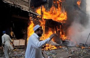 بالفيديو|| انفجار عنيف يضرب موكباً شيعياً في باكستان يخلّف عشرات المصابين والضحايا