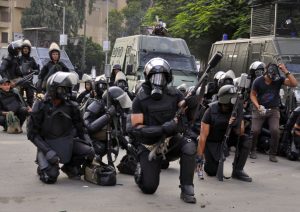 مواجهات دامية بين الشرطة المصرية ومسلحين مجهولين في الإسماعيلية توقع قتلى وجرحى