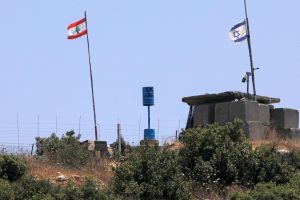 بالفيديو || تحرك إسرائيلي على الحدود مع لبنان.. استنفار كبير وإلقاء قنابل ضوئية