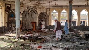 تفجير يستهدف مسجداً للطائفة الشيعية في مدينة قندهار الأفغانية يوقع قتلى وجرحى (فيديو)