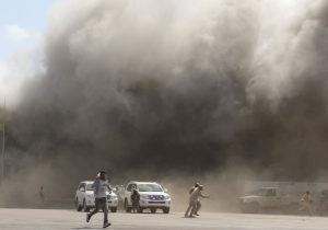 قتلى وجرحى بتفجير استهدف موكب مسؤولين بمدينة عدن جنوب اليمن