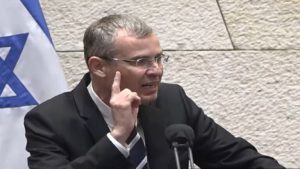 بالفيديو|| نائب يهودي يهاجم نواباً مسلمين في الكنيست الإسرائيلي بسبب "لغة القرآن الكريم"!