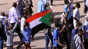 مظاهرات قرب القصر الجمهوري في الخرطوم ورسائل مسرّبة تفضح مخططاً إخوانياً خطيراً وواشنطن تعلّق