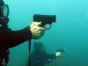 تعرّف على مسدس كهربائي صامت يقتل تحت الماء استخدم لأوّل مرة بعمليات سريّة في سوريا