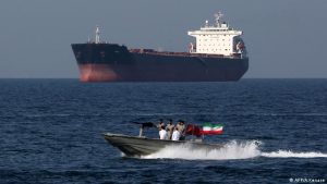مسؤول بالبنتاغون يقرّ باحتجاز إيران ناقلة نفطية في بحر عمان ويكشف موقف قواتهم أثناء الحادثة