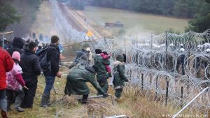 حدود بيلاروسيا.. بولندا تتخذ إجراءات وتتحدث عن "هجمات منسّقة" وروسيا ترد