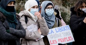 المجلس الأوروبي يُلغي حملة لدعم حقوق المحجبات بعد امتعاض فرنسي (فيديو) 