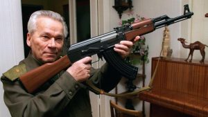بندقية الـ "كلاشينكوف".. السلاح الروسي الأكثر شهرةً على الإطلاق