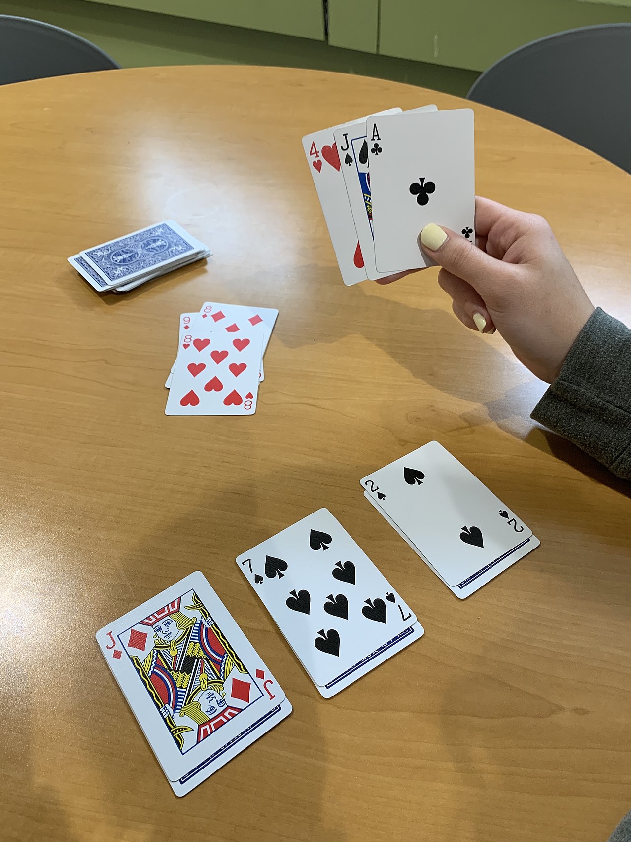 ما أصول لعبة الورق "لعبة الشدة" أو الكوتشينه ولماذا عددها 52 ورقة؟