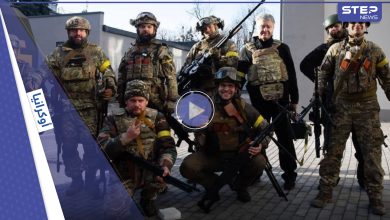 بالفيديو|| نساء ورجال من مسؤولين ومشاهير في أوكرانيا يحملون السلاح في وجه الغزو الروسي