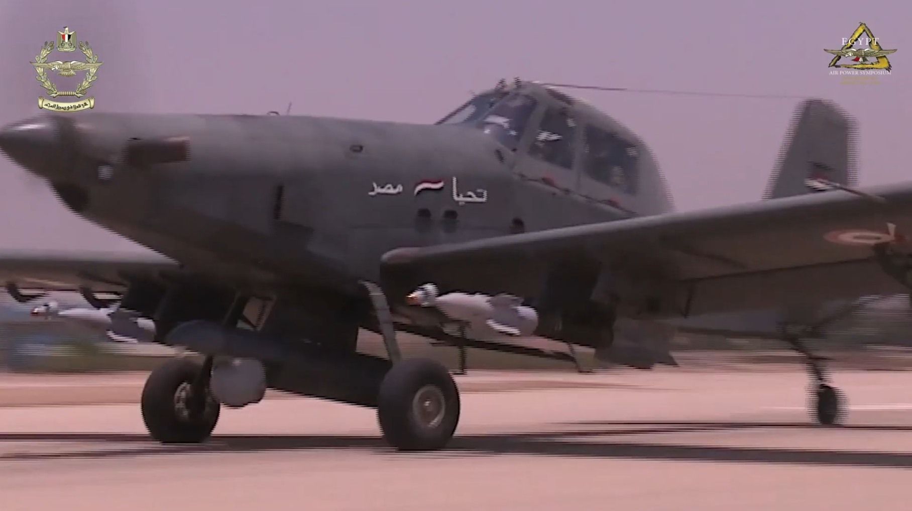 شاهد|| الجيش المصري يحول طائرة رش مبيدات حشرية إلى "سلاح مدمر"