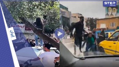بالفيديو|| فتاة إيرانية تقود حشداً من المتظاهرين.. وشرطة طهران تجر امرأة من شعرها
