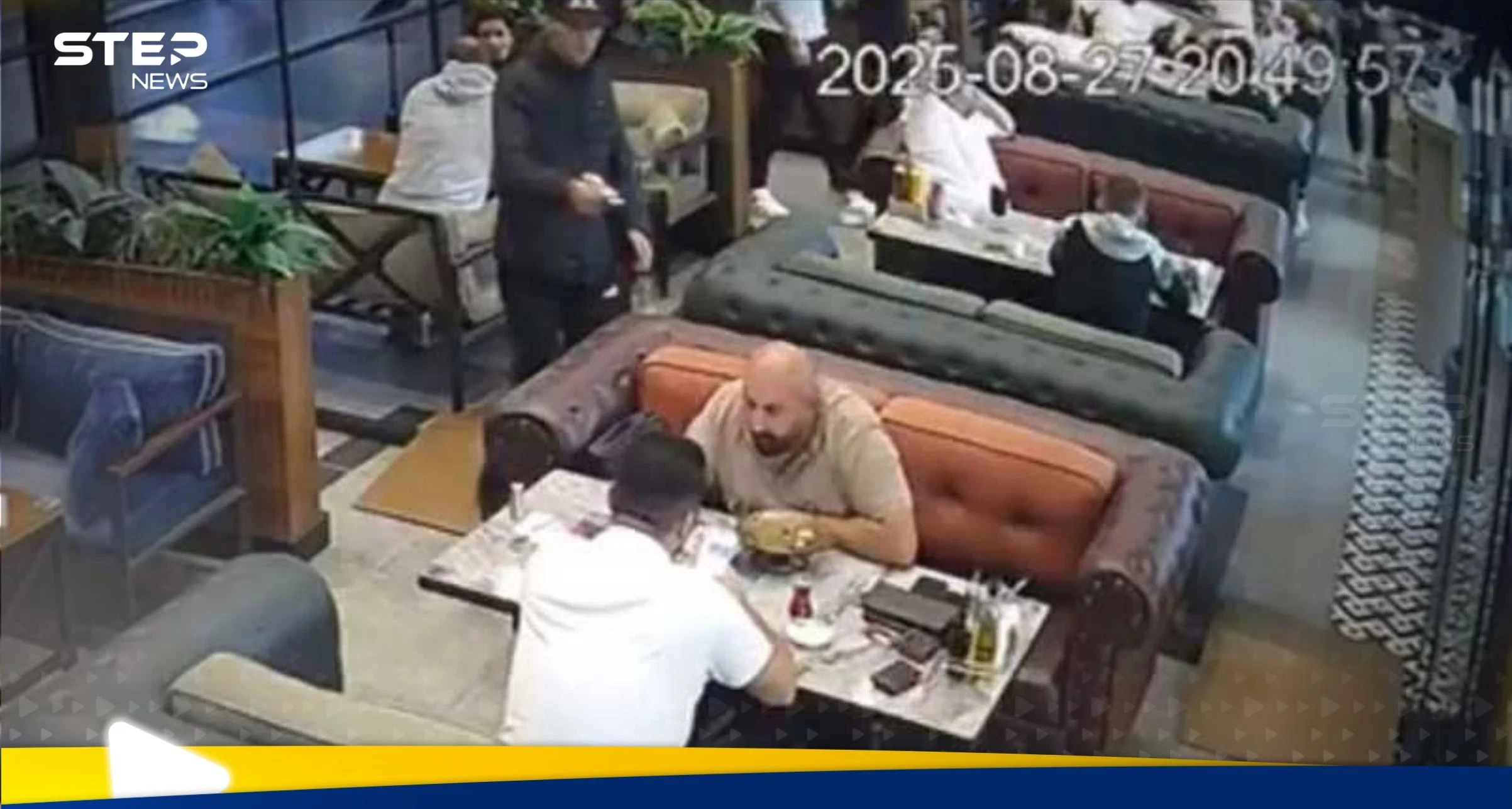 حادث مروع يهز تركيا.. إطلاق نار على رئيس فريق تركي سابق في مقهى (فيديو)