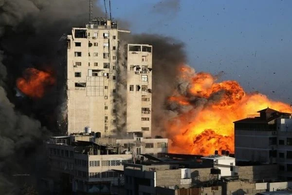 الجيش الإسرائيلي يكشف عدد الصواريخ التي أطلقت من غزة.. وكبير الحاخامين يدعو لهذا الأمر